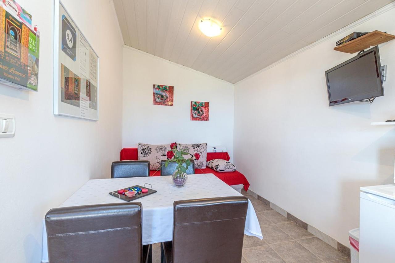 Apartments Sveti Leonard Oprtalj ภายนอก รูปภาพ