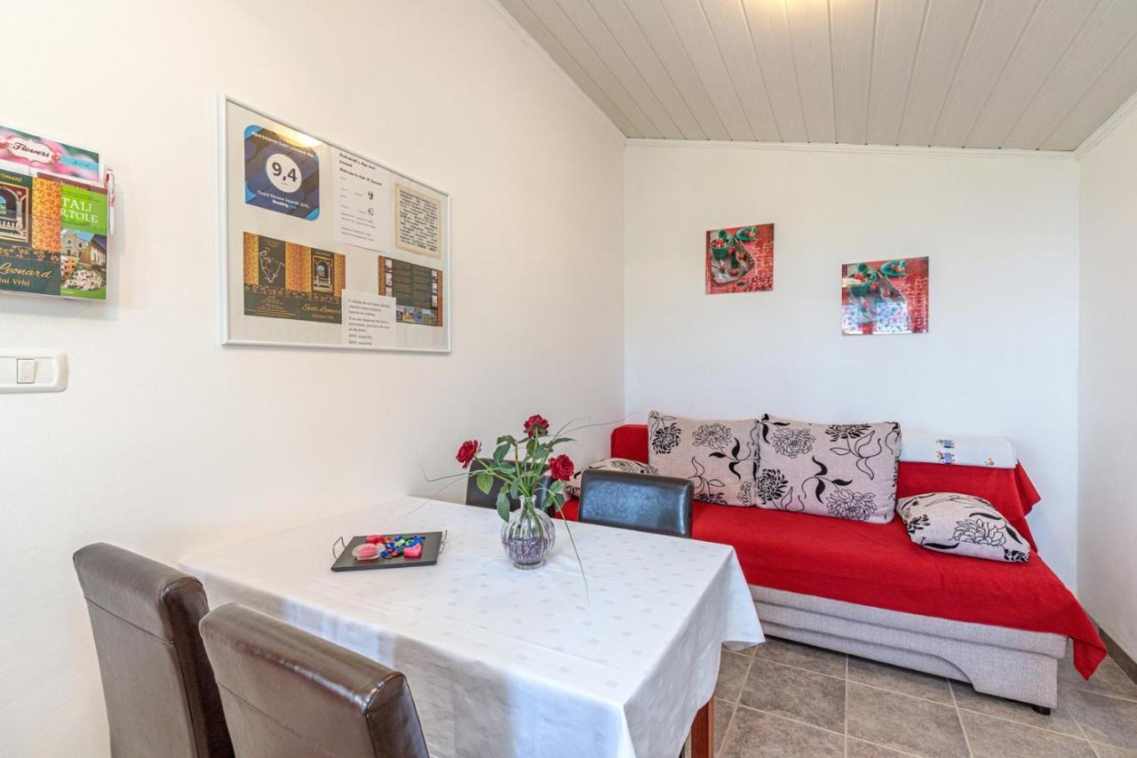 Apartments Sveti Leonard Oprtalj ภายนอก รูปภาพ