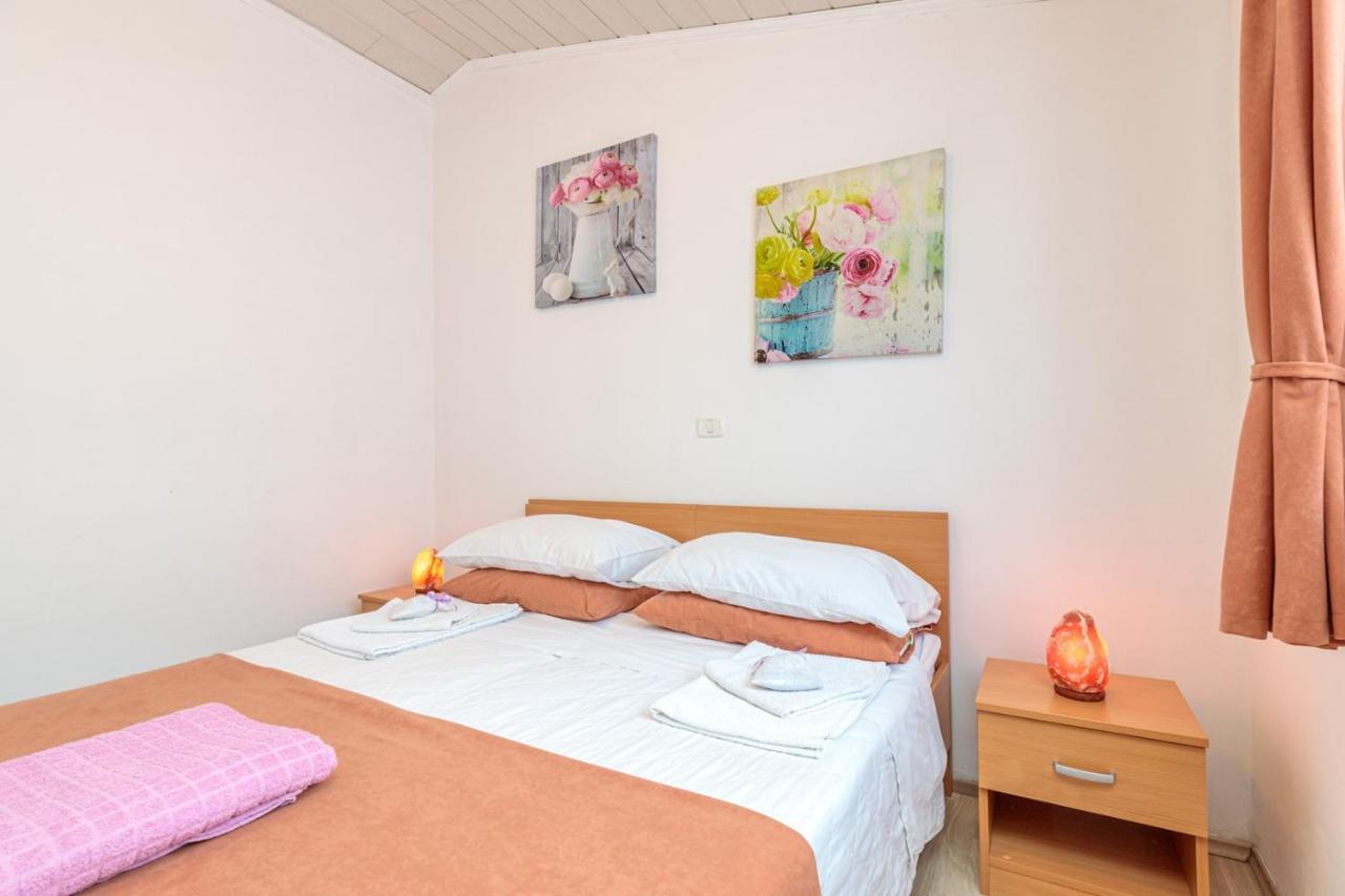 Apartments Sveti Leonard Oprtalj ภายนอก รูปภาพ