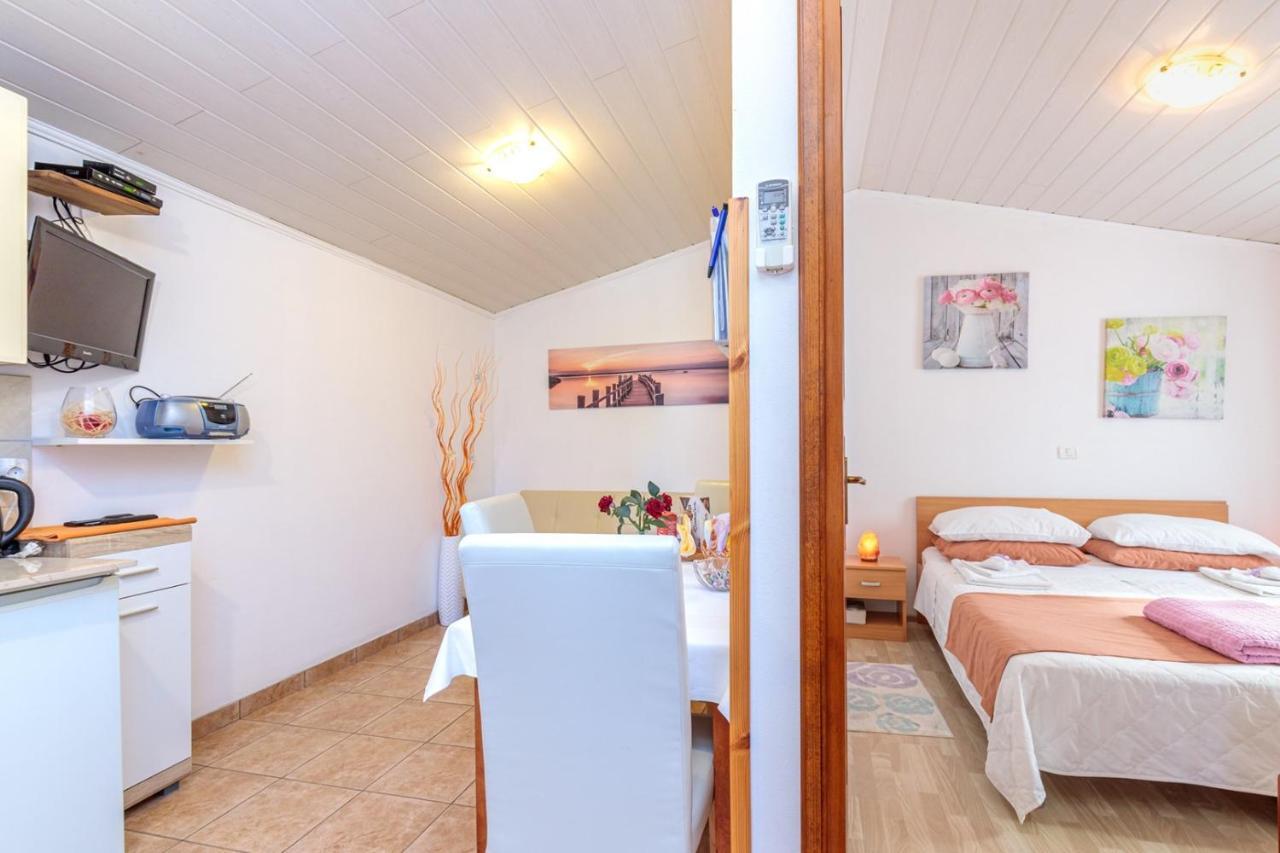 Apartments Sveti Leonard Oprtalj ภายนอก รูปภาพ