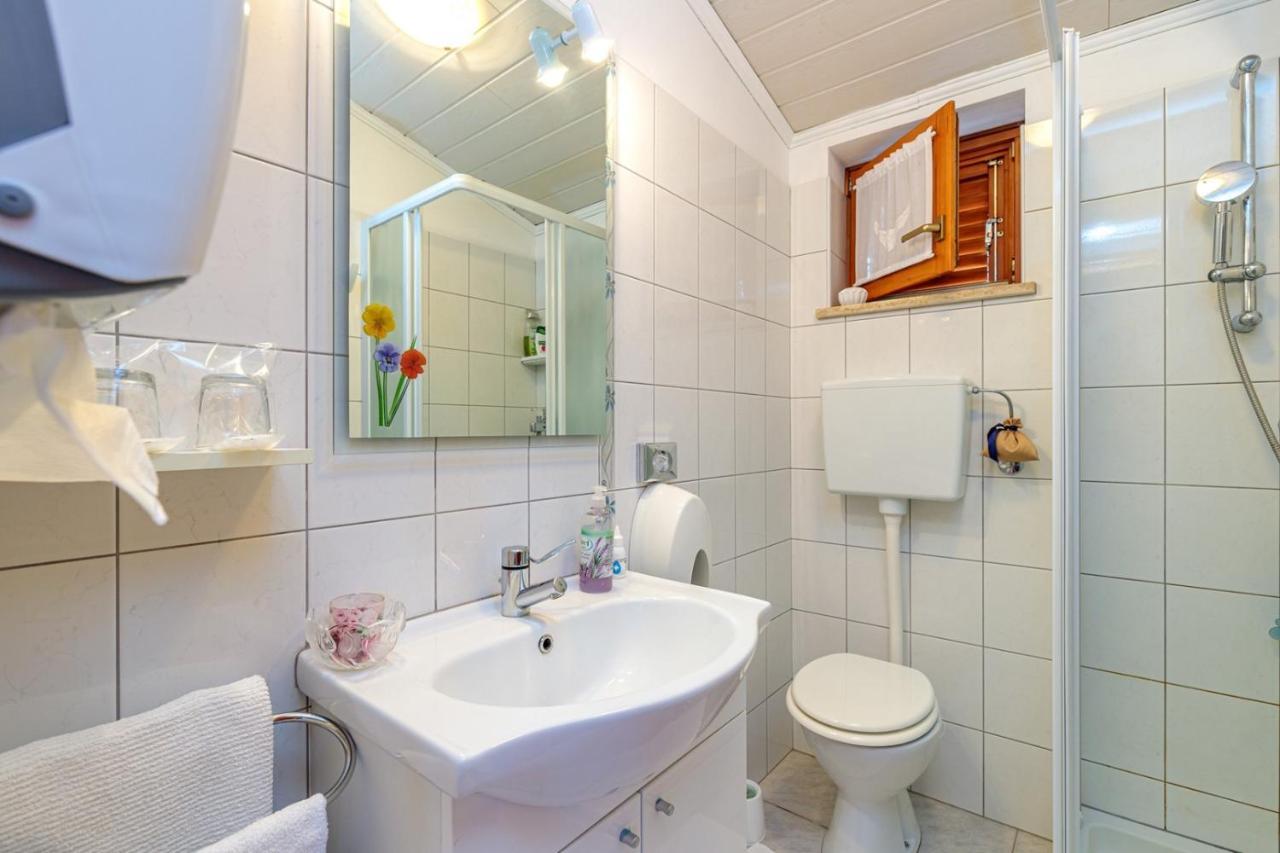 Apartments Sveti Leonard Oprtalj ภายนอก รูปภาพ